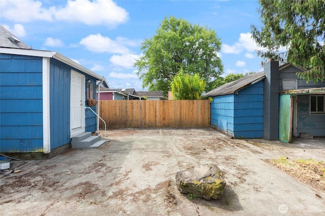325 NW 2nd Ave, Kelso, WA 98626 - view of yard featuring entry steps