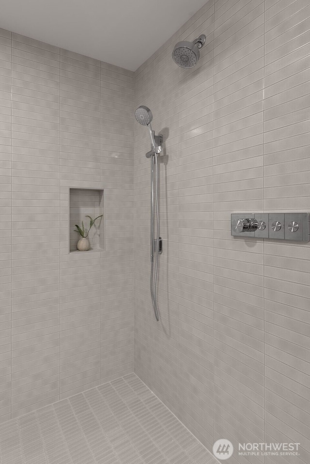 238 4th Ave Unit 101, Kirkland, WA 98033 - bathroom featuring a tile shower