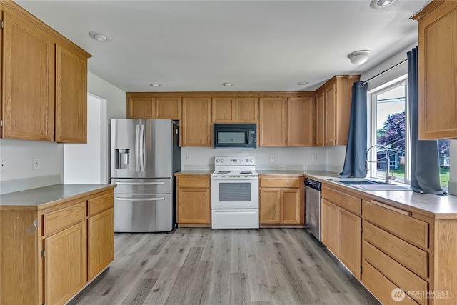9201 S G St, Tacoma, WA 98444 - kitchen featuring stainless steel appliances, a sink, light wood-style flooring, and light countertops