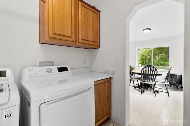 495 Lakeside Dr, Sedro Woolley, WA 98284 - washroom featuring cabinet space, washing machine and clothes dryer, and arched walkways