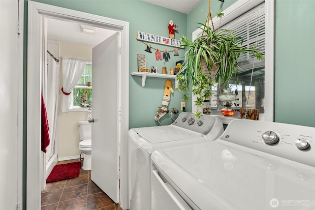 1656 Bishop Rd, Chehalis, WA 98532 - laundry area with washing machine and dryer and baseboards