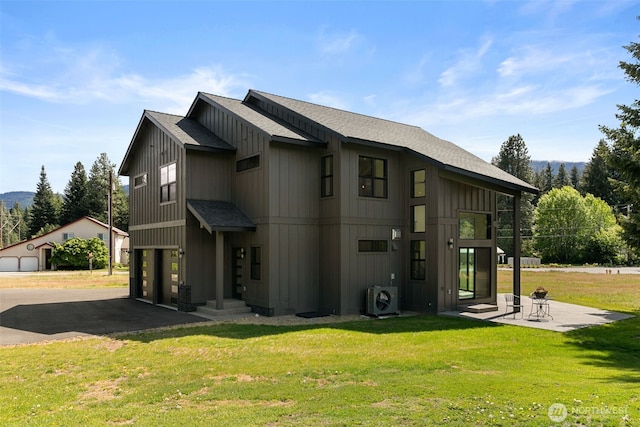 91 Pebble Beach Dr, Cle Elum, WA 98922 - view of side of property with a lawn, a cooling unit, driveway, and roof with shingles