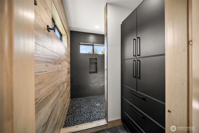 91 Pebble Beach Dr, Cle Elum, WA 98922 - bathroom featuring tiled shower and recessed lighting
