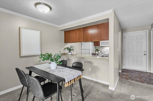 13013 E Gibson Rd Unit M223, Everett, WA 98204 - carpeted dining area with baseboards, a textured ceiling, crown molding, and a sink