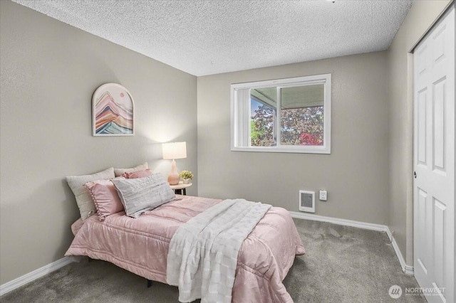 13013 E Gibson Rd Unit M223, Everett, WA 98204 - bedroom featuring carpet, baseboards, and a textured ceiling