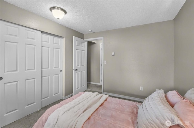 13013 E Gibson Rd Unit M223, Everett, WA 98204 - carpeted bedroom featuring a textured ceiling, baseboards, and a closet