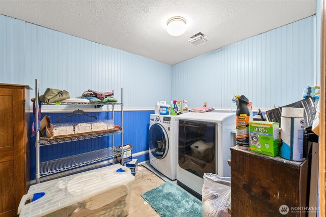 26603 199th Pl SE, Covington, WA 98042 - washroom featuring washing machine and clothes dryer and a textured ceiling