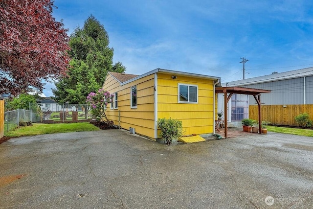 811 E 60th St, Tacoma, WA 98404 - view of front of home featuring a patio