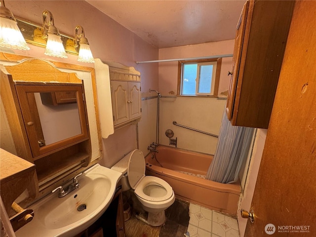 7815 203rd St SW, Edmonds, WA 98026 - full bathroom with shower / bath combo, toilet, vanity, and tile patterned floors