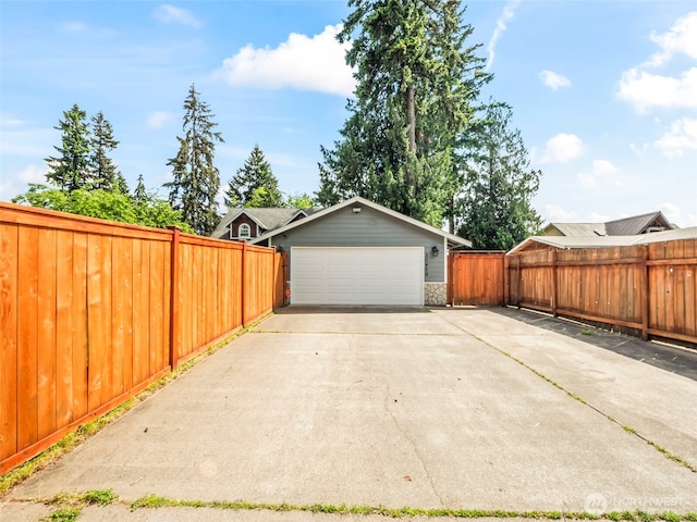 20409 70th St E, Bonney Lake, WA 98391 - garage with driveway