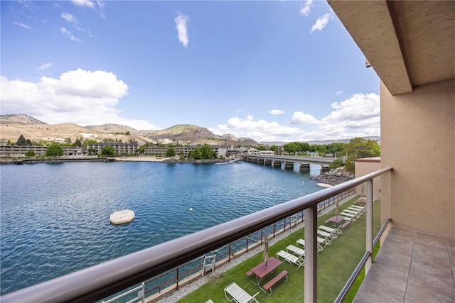322 W Woodin Ave Unit 632, Chelan, WA 98816 - water view featuring mountains