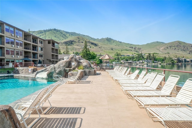 322 W Woodin Ave Unit 632, Chelan, WA 98816 - community pool with a water and mountain view