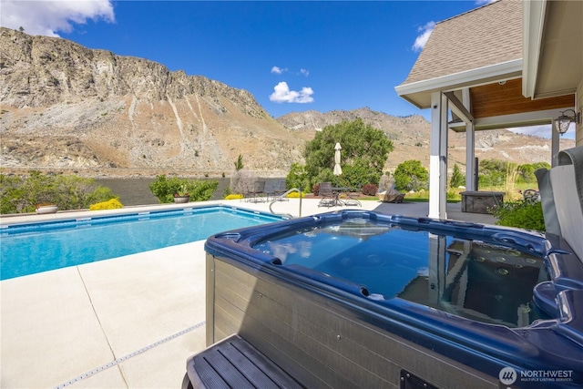35 N Shore Dr, Orondo, WA 98843 - view of swimming pool with a hot tub, a mountain view, and a patio