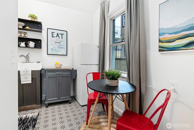 7 Harrison St Unit 26, Seattle, WA 98109 - dining space featuring light floors