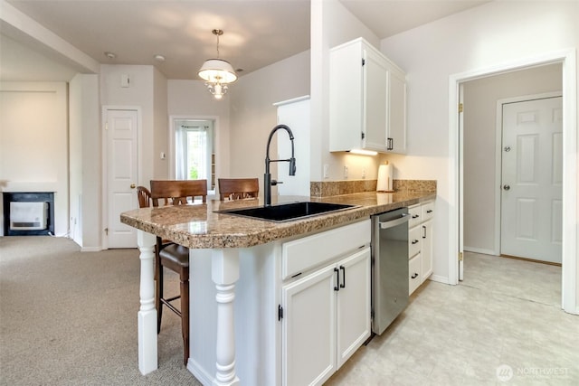 1002 9th Ave SE Unit C-201, Puyallup, WA 98372 - kitchen featuring a sink, dishwasher, white cabinets, a peninsula, and a breakfast bar