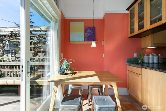 2011 E Cherry St, Seattle, WA 98122 - dining space featuring crown molding