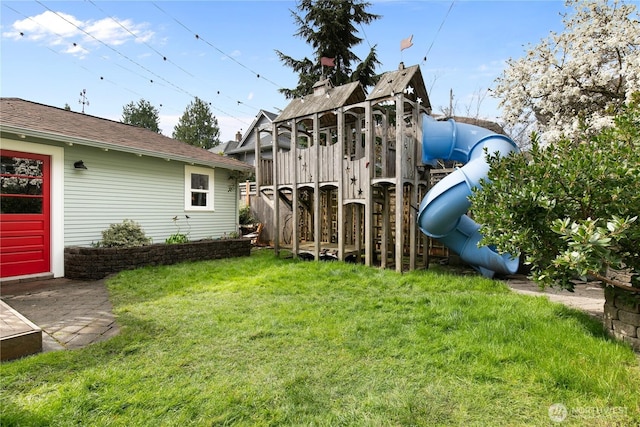 2011 E Cherry St, Seattle, WA 98122 - view of grassy yard featuring a playground