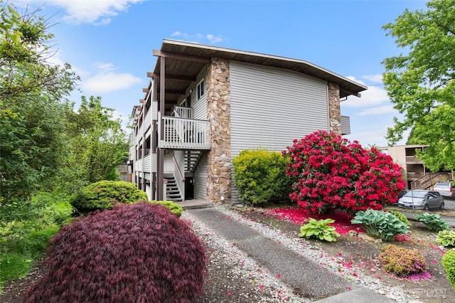 315 10th Ave S Unit 101, Kirkland, WA 98033 - view of side of property with stairs and stone siding