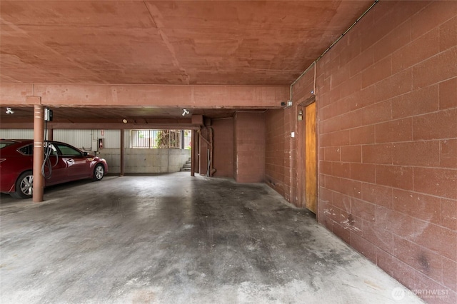 315 10th Ave S Unit 101, Kirkland, WA 98033 - parking garage with concrete block wall