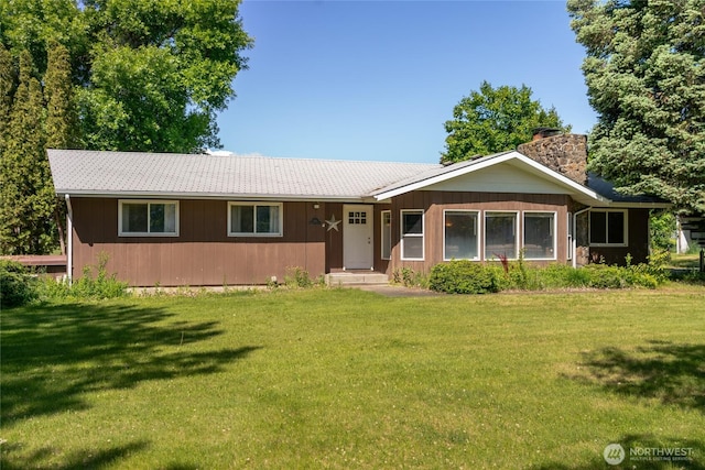 181 Robinson Canyon Rd, Omak, WA 98841 - ranch-style home featuring a front yard and a chimney