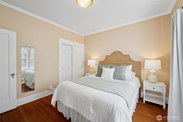 2828 Sunset Dr, Bellingham, WA 98225 - bedroom with wood finished floors, ornamental molding, baseboards, and a closet