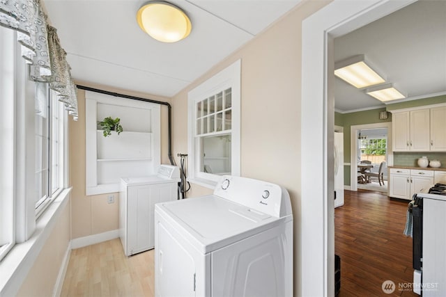 2828 Sunset Dr, Bellingham, WA 98225 - laundry area featuring independent washer and dryer, light wood-type flooring, baseboards, and crown molding