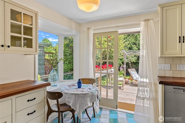 7510 Fauntleroy Way SW, Seattle, WA 98136 - dining space featuring healthy amount of natural light