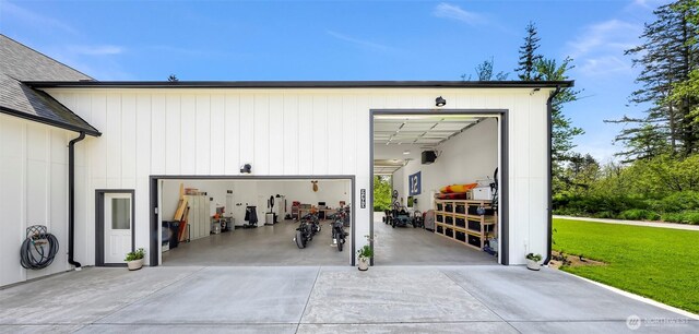 2495 River Rock Dr, Everson, WA 98247 - garage with driveway