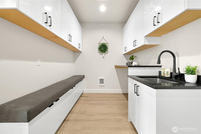 710 E 4th St, Nooksack, WA 98276 - laundry area featuring a sink, light wood-type flooring, baseboards, and recessed lighting