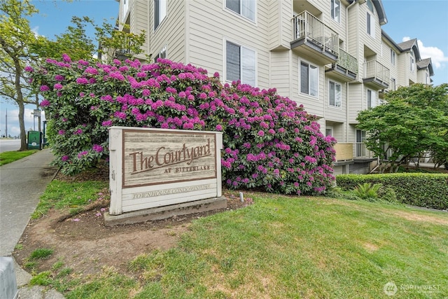 903 N 130th St Unit 113, Seattle, WA 98133 - community / neighborhood sign with a yard