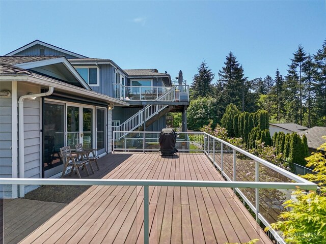 5758 Overlook Ave NE, Tacoma, WA 98422 - wooden deck with stairway