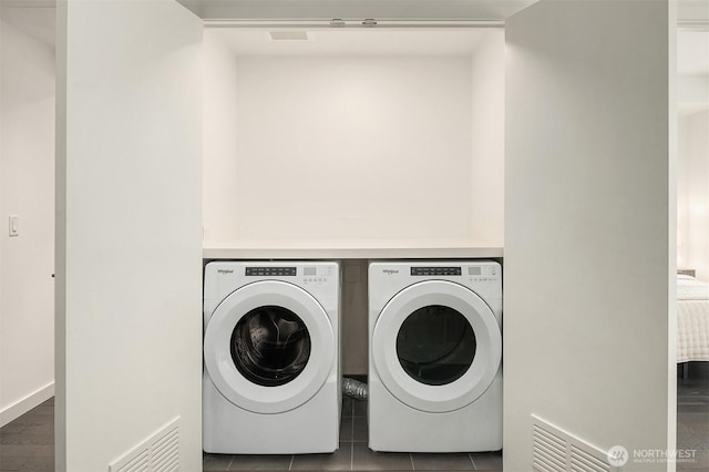 188 Bellevue Way NE Unit 307, Bellevue, WA 98004 - laundry room featuring independent washer and dryer