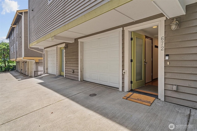 672 NE 40th St, Seattle, WA 98105 - view of garage