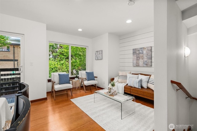 672 NE 40th St, Seattle, WA 98105 - living room with light wood-type flooring, baseboards, and recessed lighting