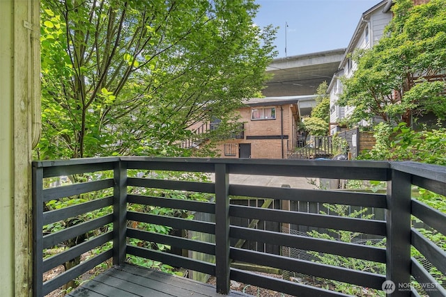 672 NE 40th St, Seattle, WA 98105 - view of wooden deck