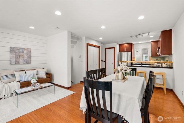 672 NE 40th St, Seattle, WA 98105 - dining room with light wood-style floors, baseboards, and recessed lighting