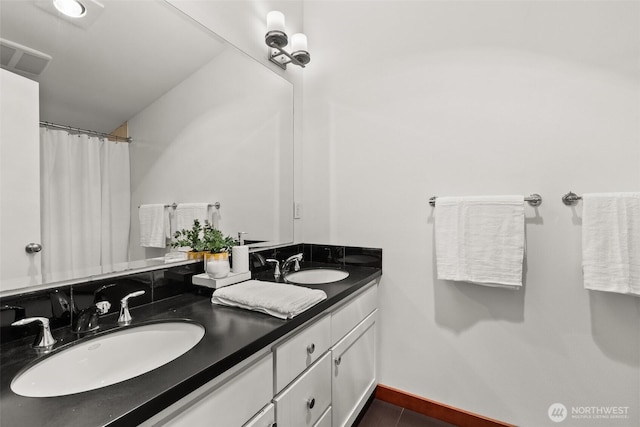 672 NE 40th St, Seattle, WA 98105 - full bath with double vanity