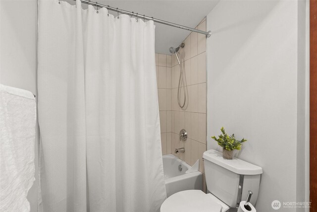 672 NE 40th St, Seattle, WA 98105 - bathroom featuring toilet and shower / tub combo