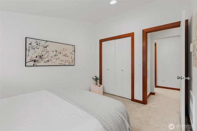 672 NE 40th St, Seattle, WA 98105 - bedroom with light carpet, baseboards, a closet, and recessed lighting