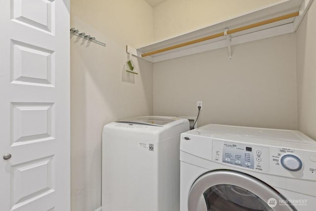 3707 Simmons Heights Ln SW, Tumwater, WA 98512 - laundry area with washing machine and clothes dryer