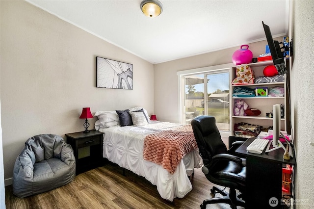 3327 Firouzi Dr NE, Moses Lake, WA 98837 - bedroom featuring vaulted ceiling, wood finished floors, an office area, and ornamental molding