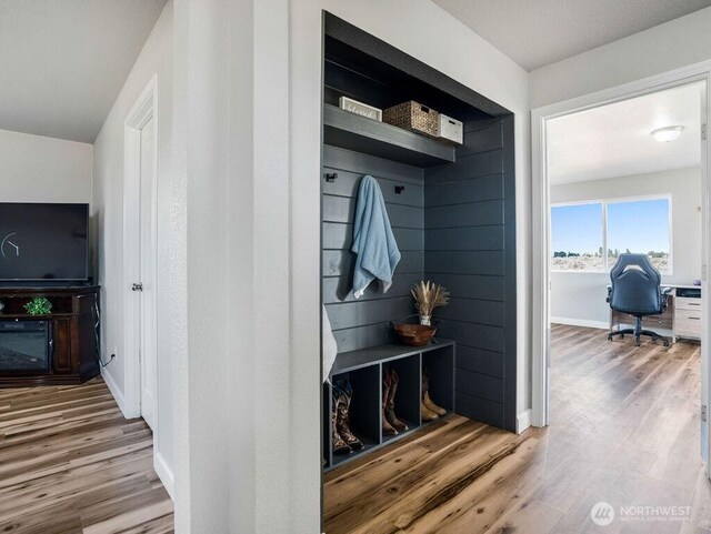 13576 NE Rd 10, Moses Lake, WA 98837 - mudroom with wood finished floors and baseboards