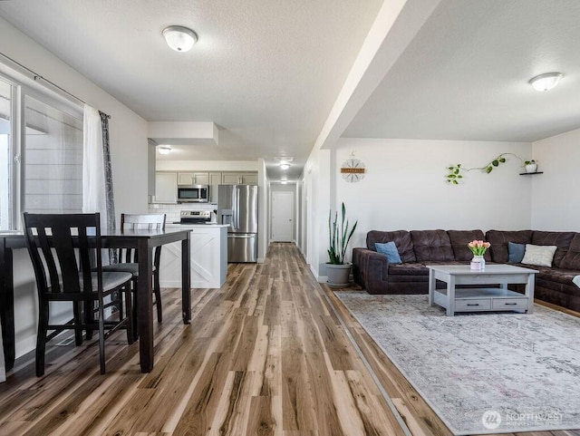 13576 NE Rd 10, Moses Lake, WA 98837 - living area with light wood-type flooring and a textured ceiling