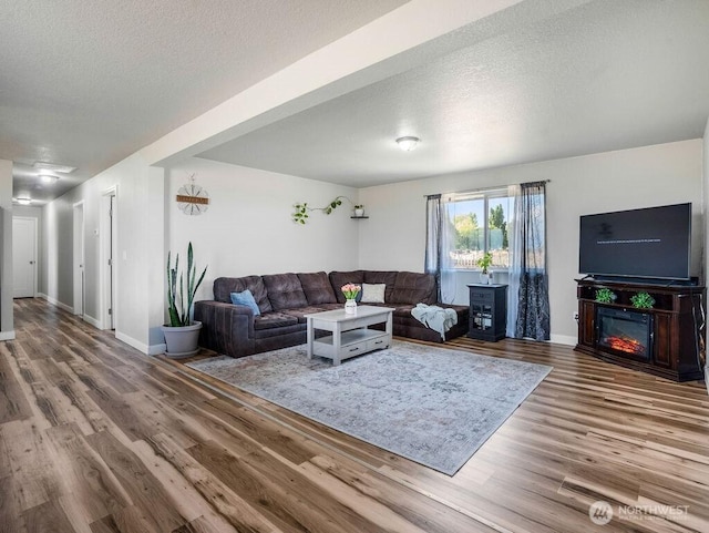 13576 NE Rd 10, Moses Lake, WA 98837 - living area featuring a textured ceiling, wood finished floors, and baseboards