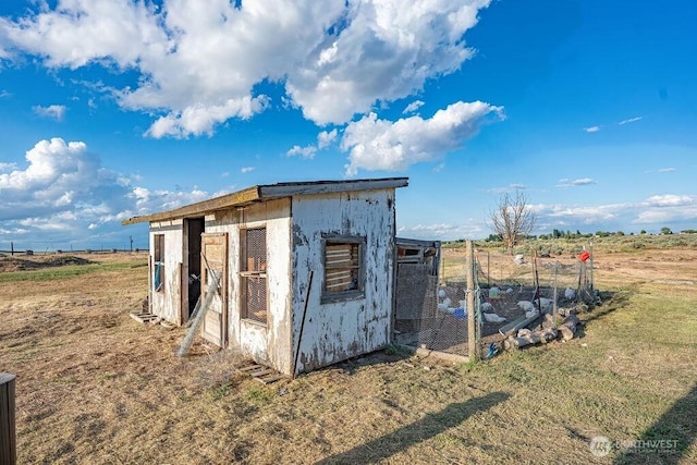 13576 NE Rd 10, Moses Lake, WA 98837 - view of poultry coop with a lawn
