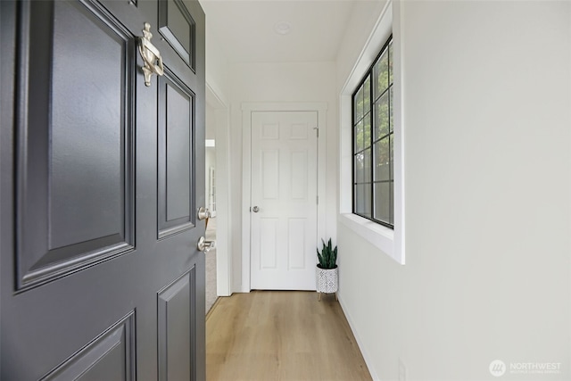 8010 Beverly Blvd Unit A, Everett, WA 98203 - entryway featuring light wood-style flooring and baseboards