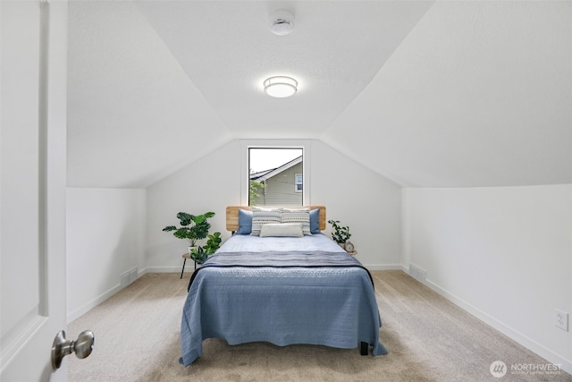 8010 Beverly Blvd Unit A, Everett, WA 98203 - carpeted bedroom featuring lofted ceiling and baseboards