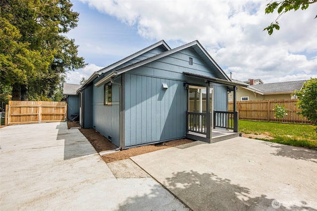 8010 Beverly Blvd Unit A, Everett, WA 98203 - view of front facade with a patio area