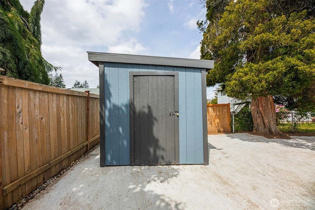 8010 Beverly Blvd Unit A, Everett, WA 98203 - view of shed with a fenced backyard
