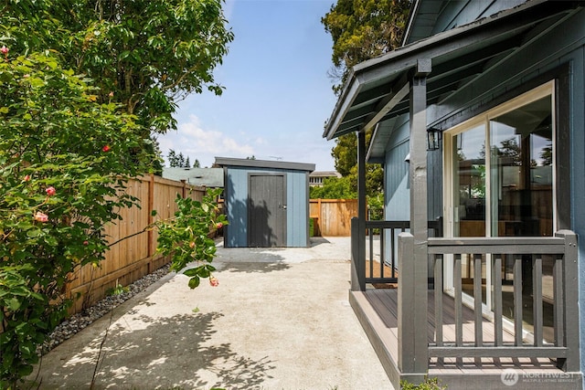 8010 Beverly Blvd Unit A, Everett, WA 98203 - fenced backyard featuring a patio